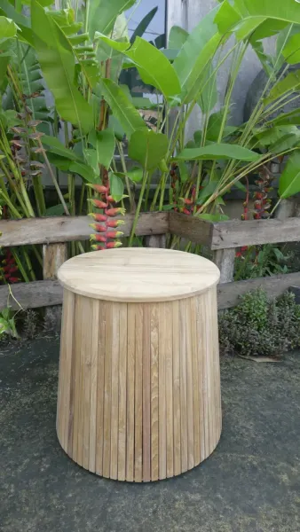 Zylindrischer Beistelltisch und Ablage mit Deckel, aus Teakholz, ca. 41 x 41 x 46,5 cm. 